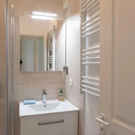 - Terrasse, Wifi Fibre & Piscine, A 200 M De La - D012 Lägenhet *