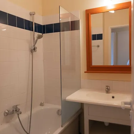 Apartment - Terrasse, Wifi Fibre & Piscine, A 200 M De La - D012 *